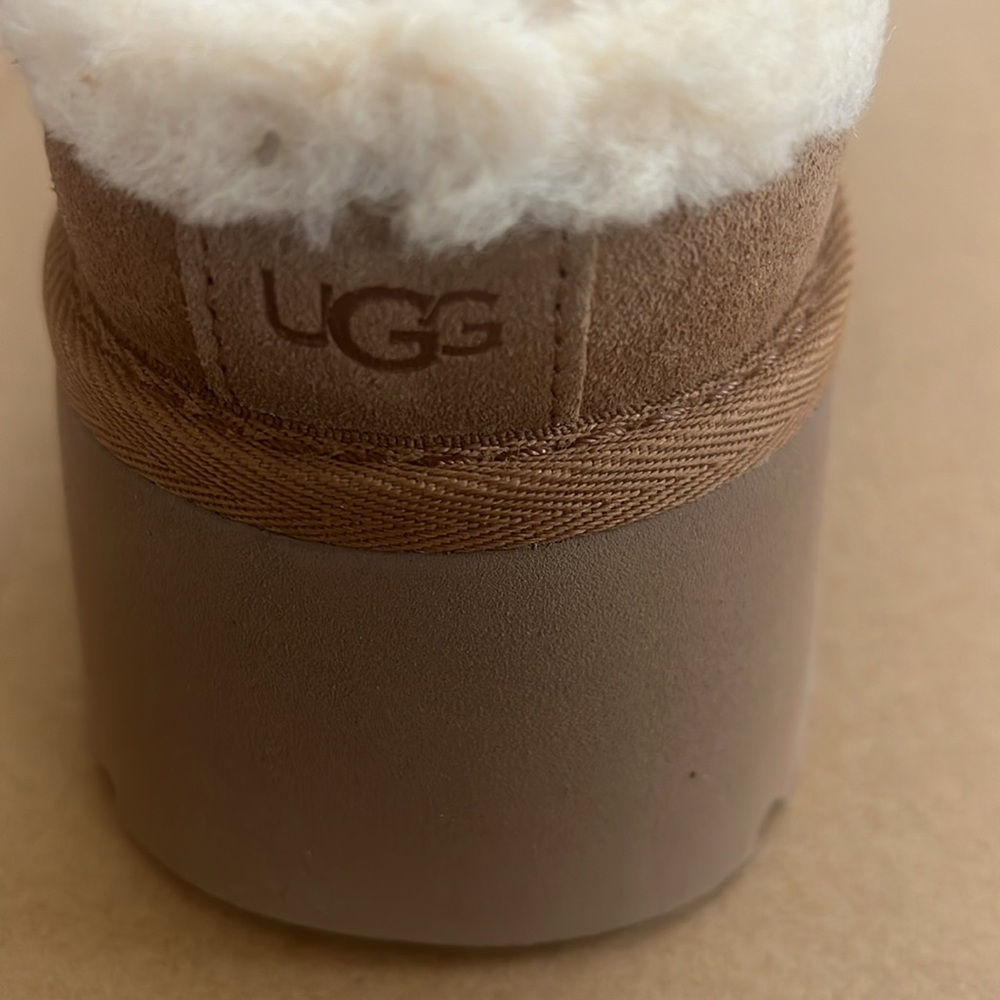 UGG Chestnut Suede Shearling-Lined Mule Clog - Cream Trim NEW with box Size 9 - Picture 3 of 8